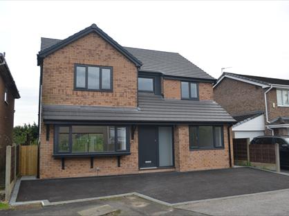 4 Bed Detached House, Oakham Close, BL8