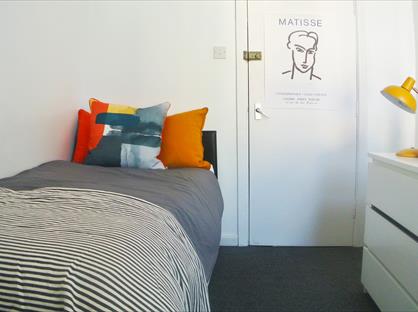 7 Bed Terraced House, College Road, LL57