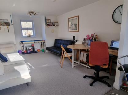 2 Bed Flat, Hutton Close, RG14