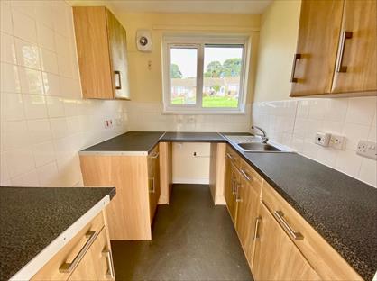 1 Bed Bungalow, Three Crosses, SY8