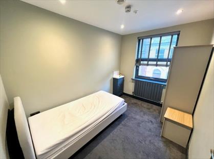 Room in a Shared House, Railway Street, ME4