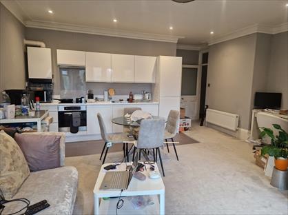 2 Bed Flat, Grimston Gardens, CT20