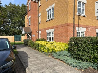 2 Bed Flat, Heathside Close, IG2