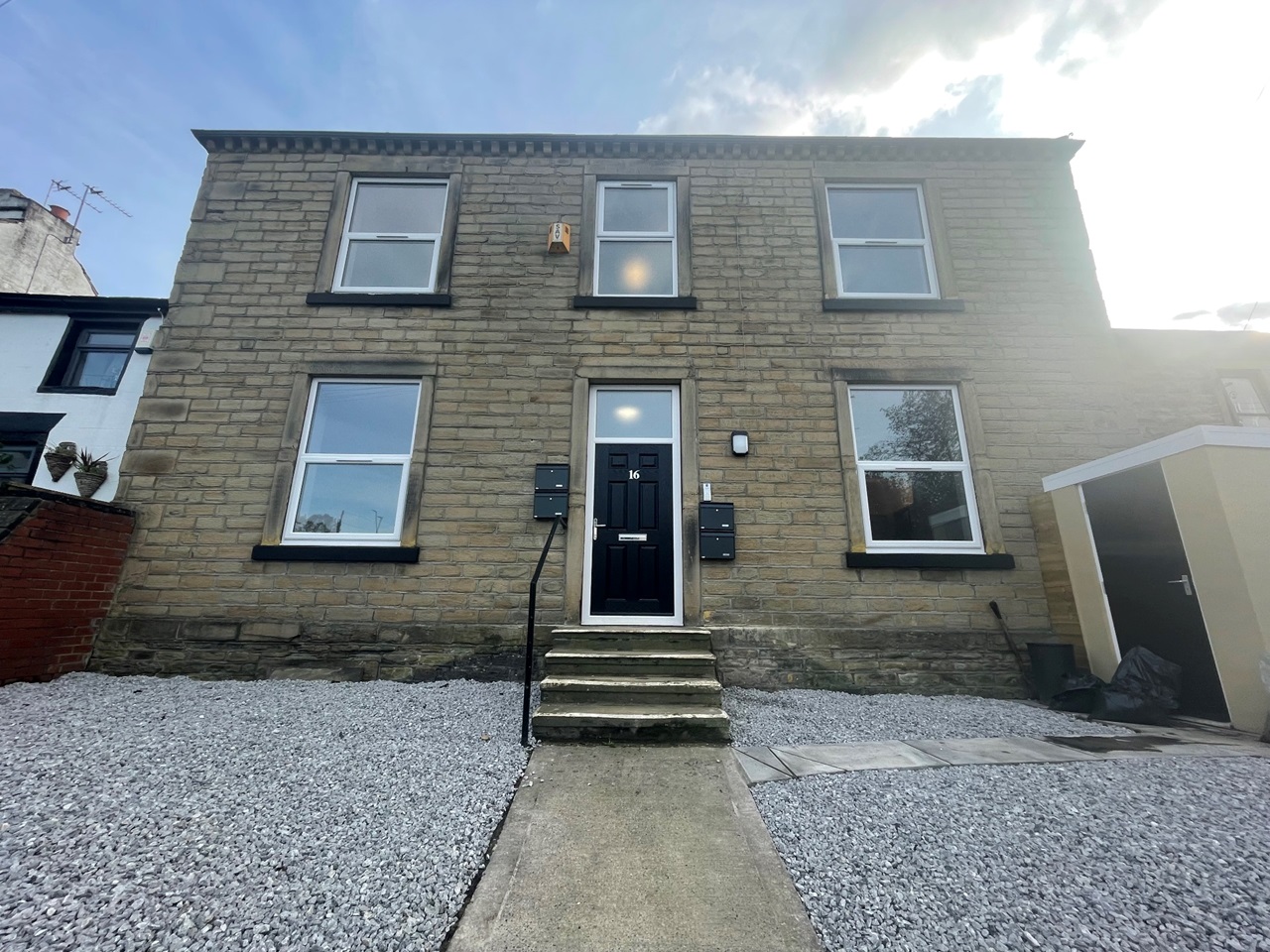 Heckmondwike 1 Bed Flat, Oldfield Lane, WF16 To Rent Now for £550.