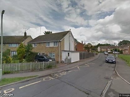 4 Bed Semi-Detached House, Oak Tree Road, TN23