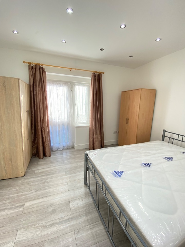 Hounslow 1 Bed Flat, Hounslow, TW3 To Rent Now for £1,450.00 p/m