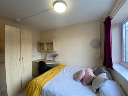 Studio Flat, Deiniol Road, LL57