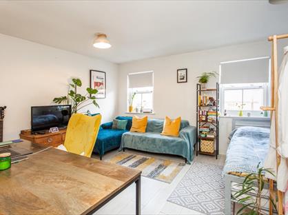 Studio Flat, Fairfoot Road, E3