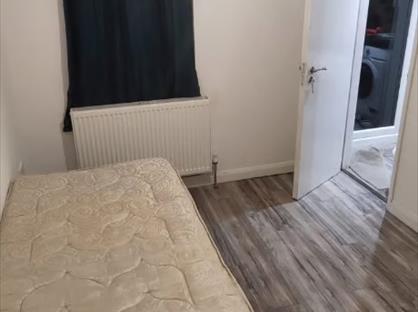 Room in a Shared House, Chitterfield Gate, UB7