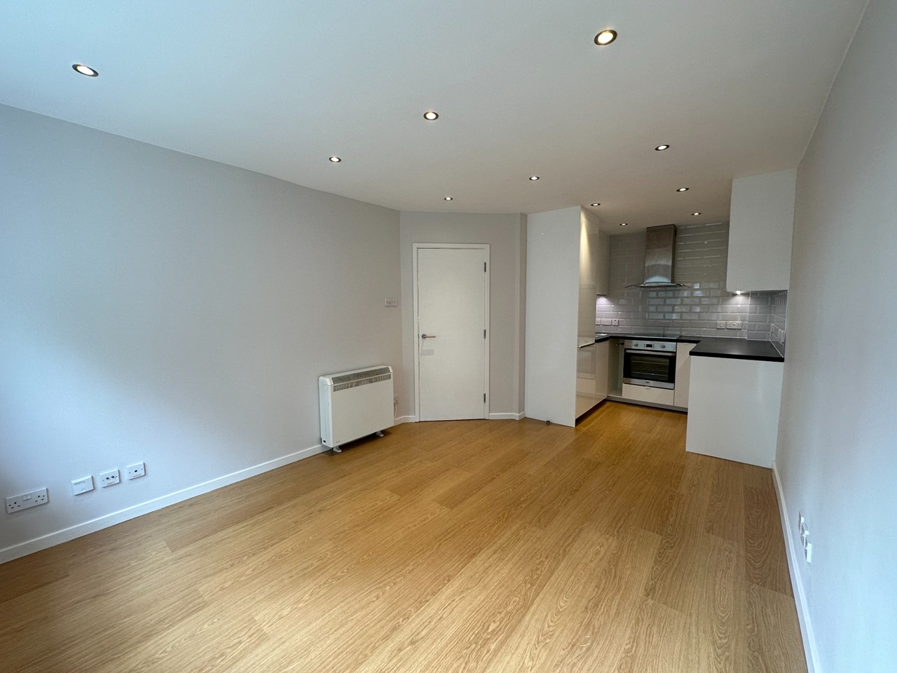 1 Bed Flat, Archers Lodge, SE16, N1 7GU