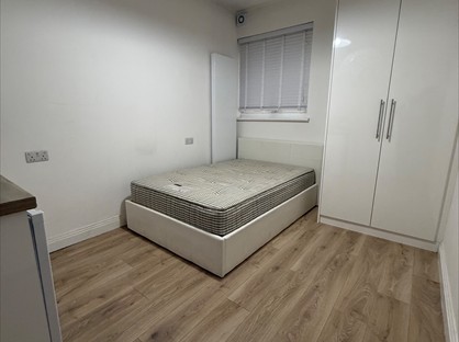 Room in a Shared House, Granville Road, WD18