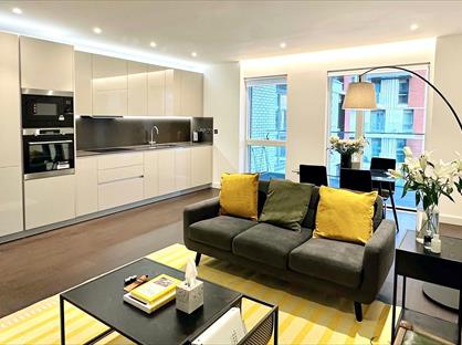 2 Bed Flat, Lancaster Way, SW11