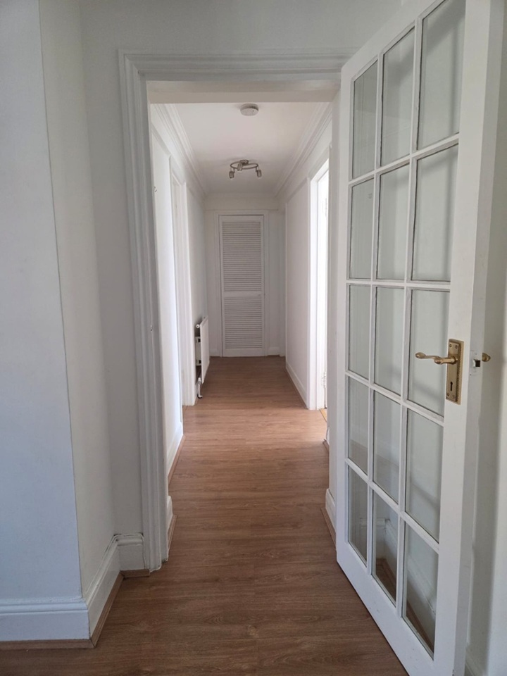 2 Bed Flat, Hoxton St, N1 photo 3