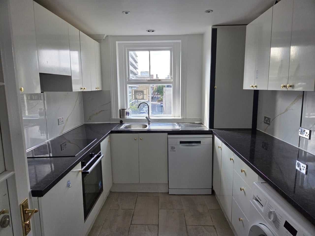 2 Bed Flat, Hoxton St, N1 photo 2