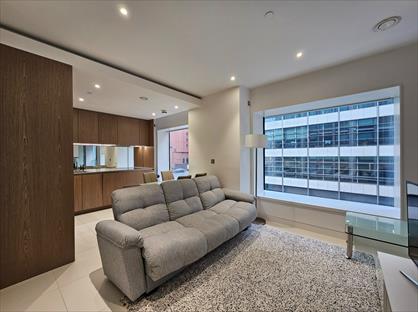 1 Bed Flat, Sugar Quay, EC3R