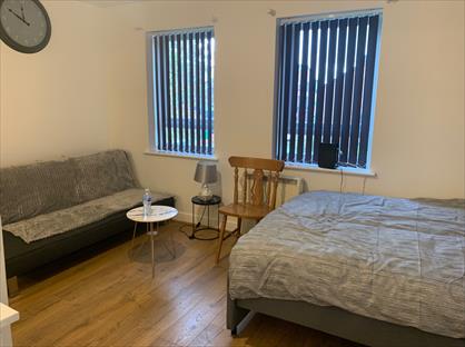 1 Bed Flat, Coleridge Street, L6