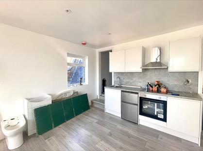 Studio Flat, Woodside Park Road, N12