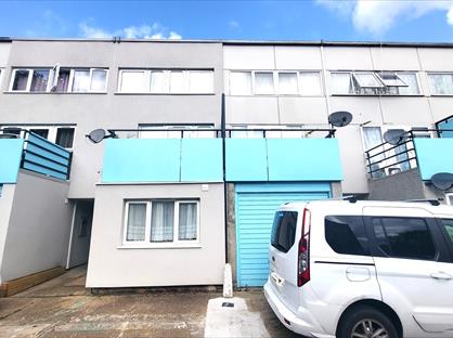 4 Bed Terraced House, Lindsey Close, CR4