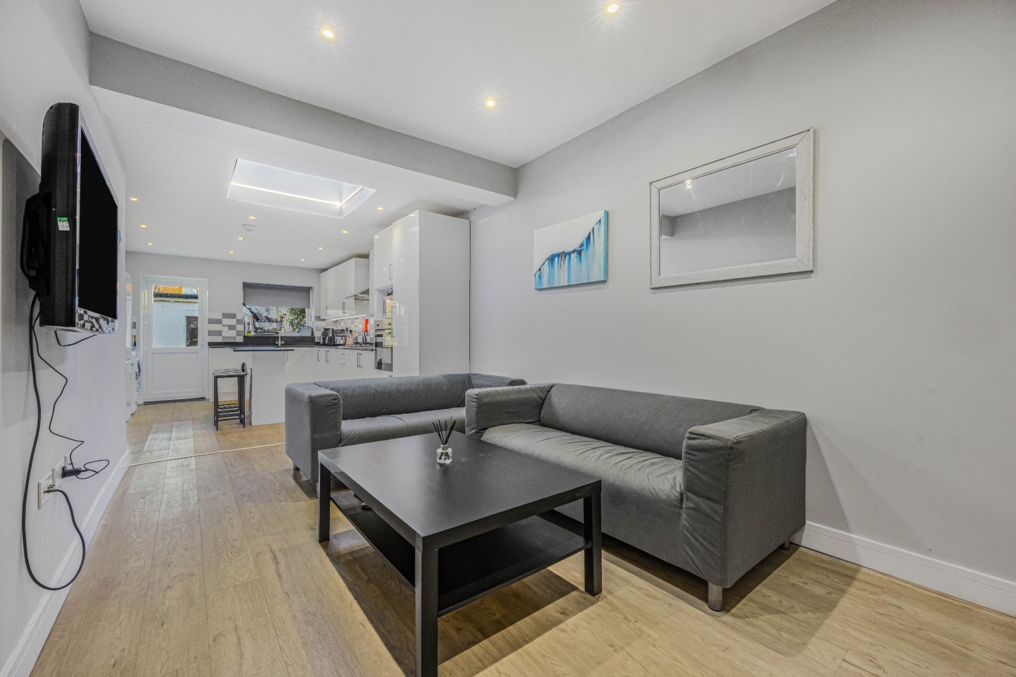 Additional image 2 of 6 Bed Semi-Detached House, The Grove, RG1, N1 7GU