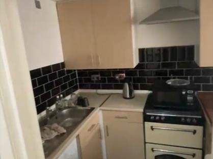 2 Bed Terraced House, Dumbarton Road, G14
