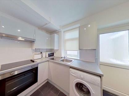 4 Bed Terraced House, Queen Street, CF37