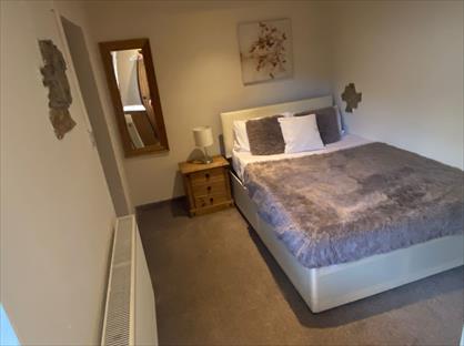 Room in a Shared House, High Street, S62