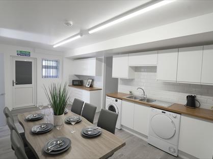 6 Bed End Terrace, Charter Avenue, CV4