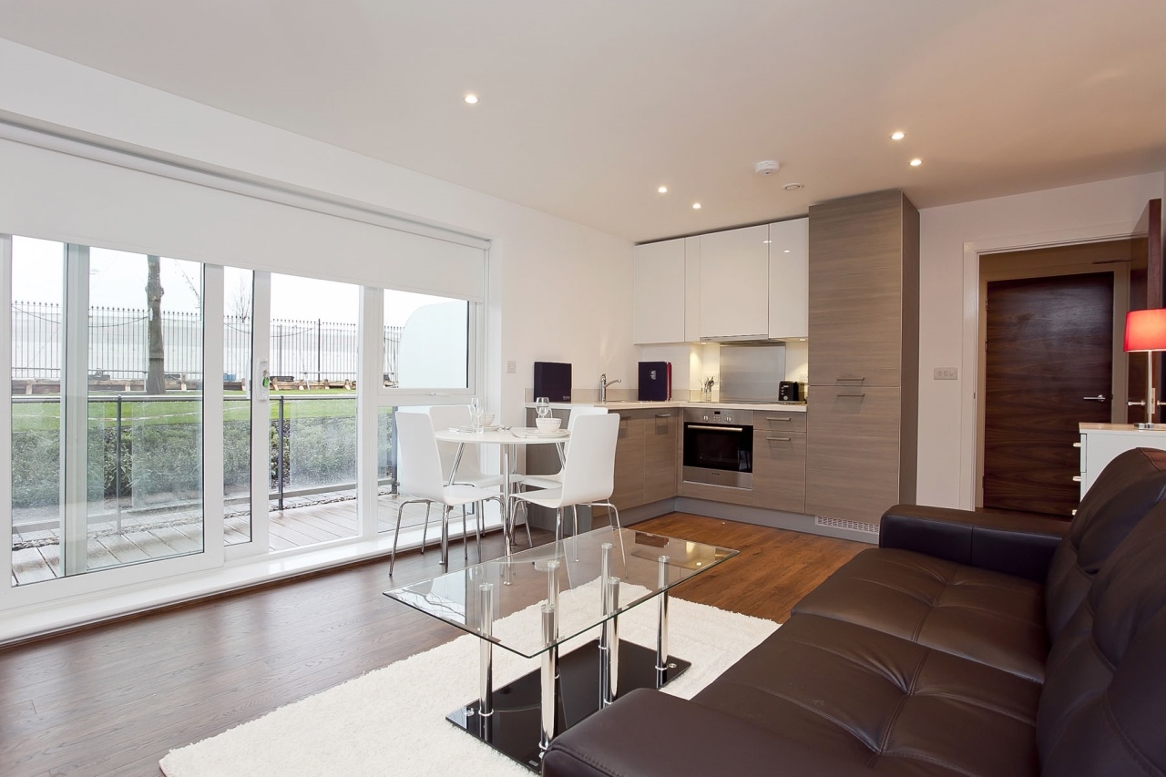 London Studio Flat, Napier House, W3 To Rent Now for £1,516.67 p/m