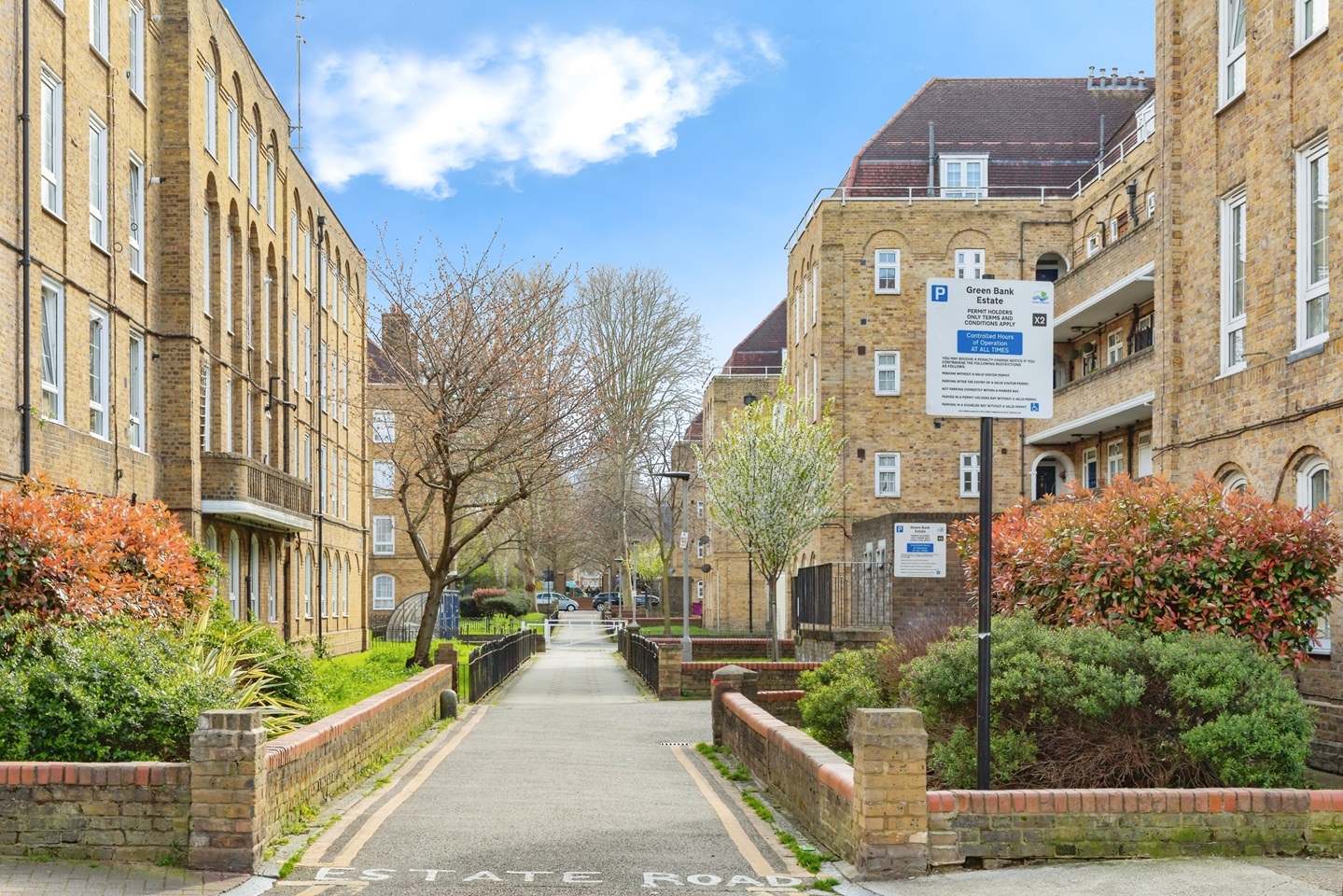 London 1 Bed Flat, Beechey House, E1W To Rent Now for £1,750.00 p/m