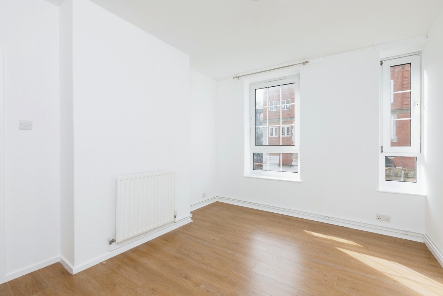 London 1 Bed Flat, Beechey House, E1W To Rent Now for £1,750.00 p/m