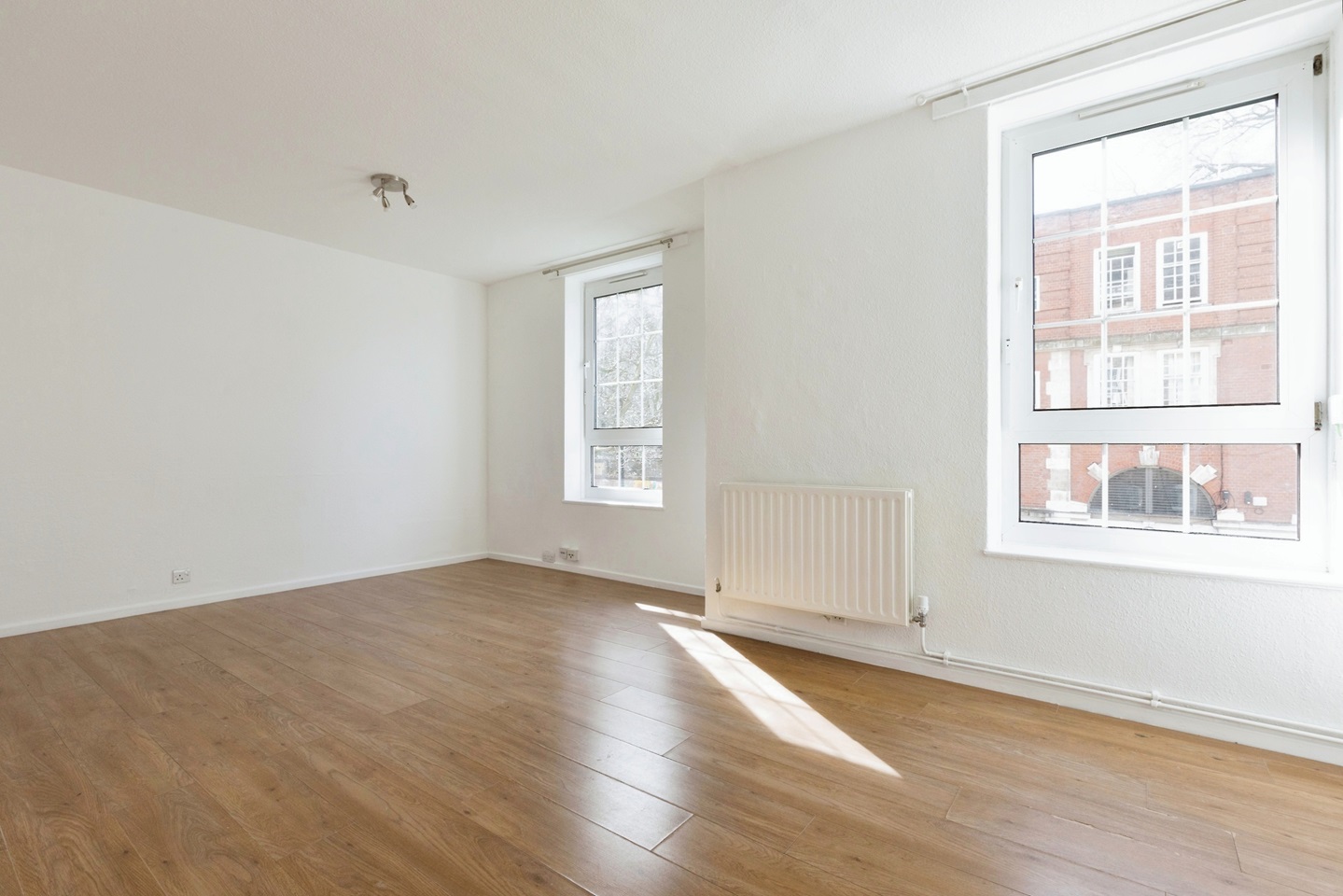 London 1 Bed Flat, Beechey House, E1W To Rent Now for £1,750.00 p/m