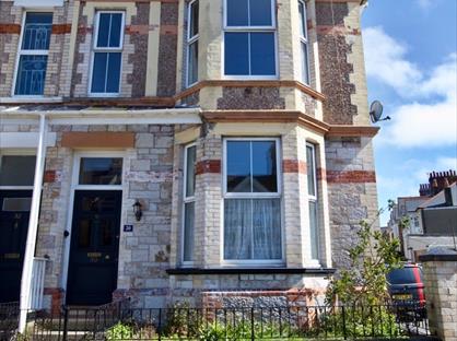 3 Bed Detached House, Hillside Avenue, PL4