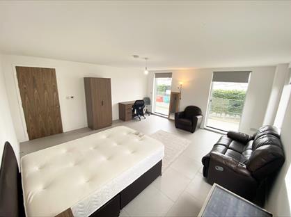 Room in a Shared Flat, St. Rule Street, SW8