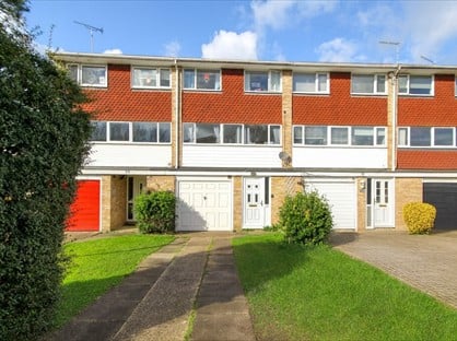 4 Bed Terraced House, Shefford Crescent, RG40