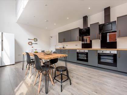 Room in a Shared Flat, Wellington House, L15