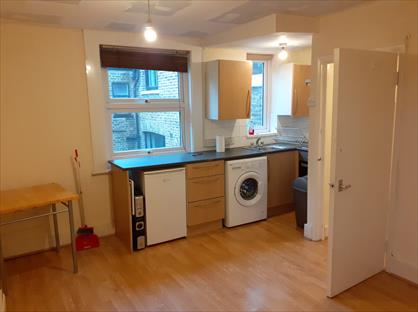 Studio Flat, Queens Drive, N4