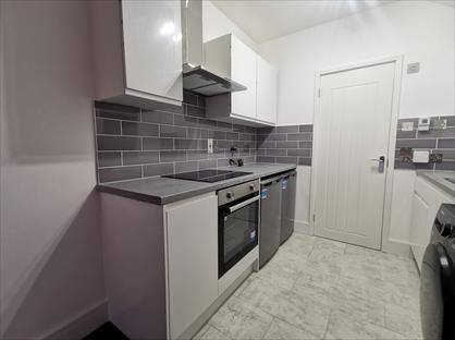 2 Bed Flat, Pitcroft Avenue, RG6