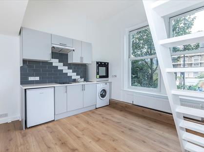 Studio Flat, Camden Road, N7