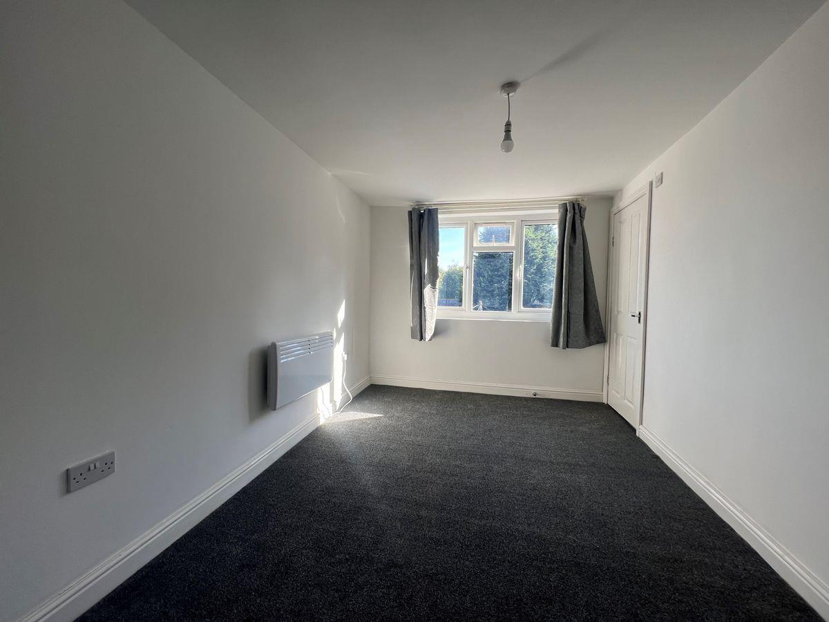 London Studio Flat, Oakfield Road, N4 To Rent Now for £1,425.00 p/m