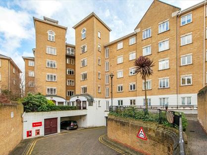 Room in a Shared Flat, Island Row, E14