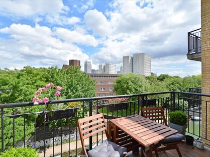 Room in a Shared Flat, Island Row, E14