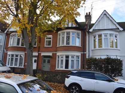 3 Bed Terraced House, Inverness Avenue, SS0