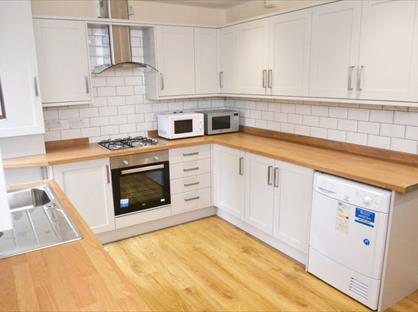 6 Bed Semi-Detached House, Chervil Close, M14