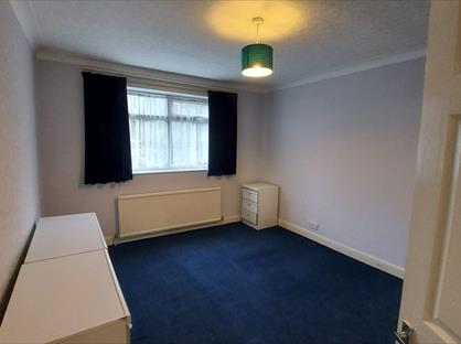 2 Bed Maisonette, Singleton Court, M25