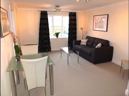 1 Bed Maisonette, Alston Gardens, SL6