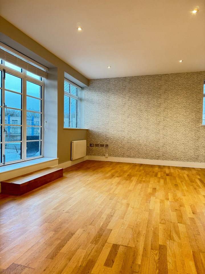 Penarth 2 Bed Flat, Hayes Road, CF64 To Rent Now for £1,300.00 p/m