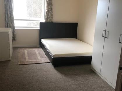 Room in a Shared House, Toll Bar Court, SM2