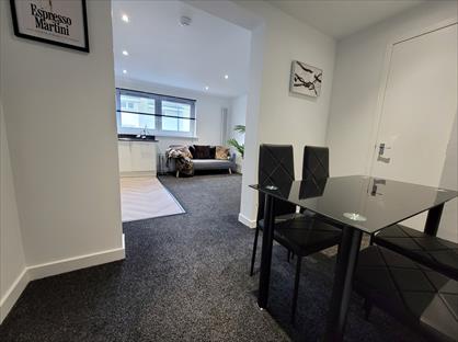 3 Bed Flat, Modern Stylish Executive Style, AB24
