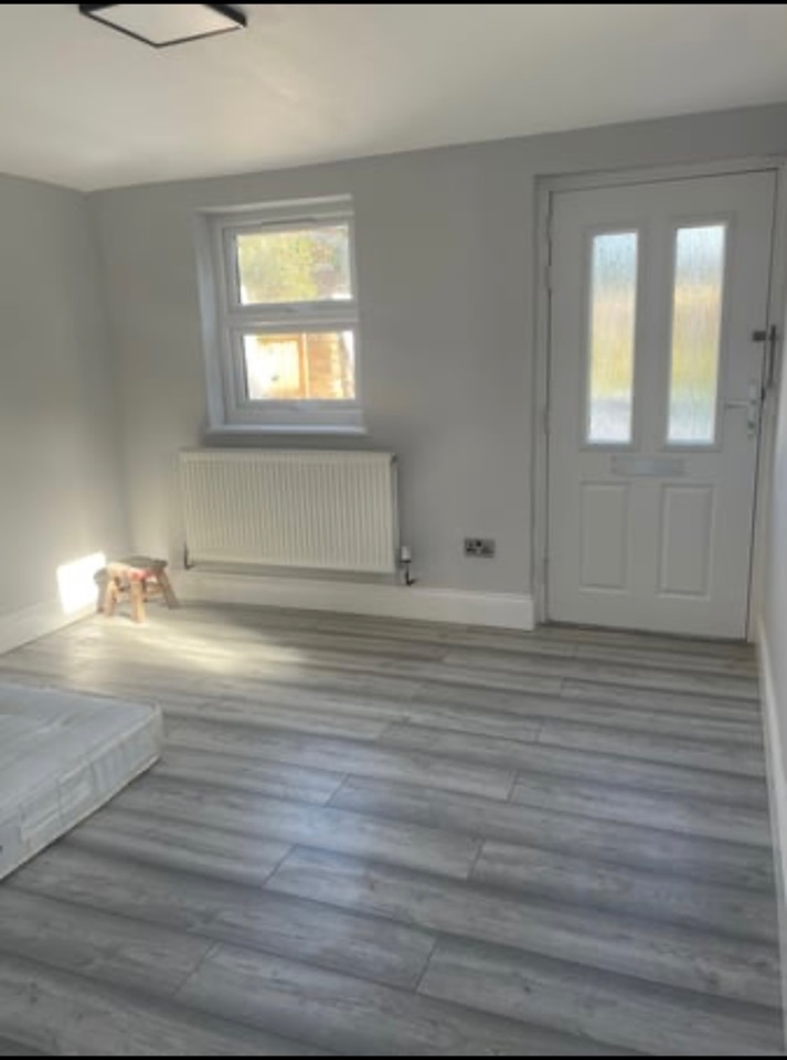 Bexleyheath Studio Flat, Oaklands Road, DA6 To Rent Now for £1,100.