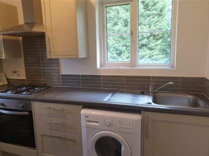 2 Bed Flat, Sandringham Crescent, LS17
